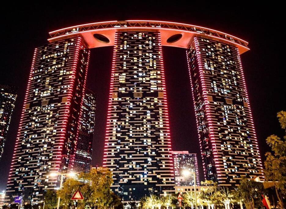 Cozy 1Br In Iconic Tower Apartment Abu Dhabi Luaran gambar