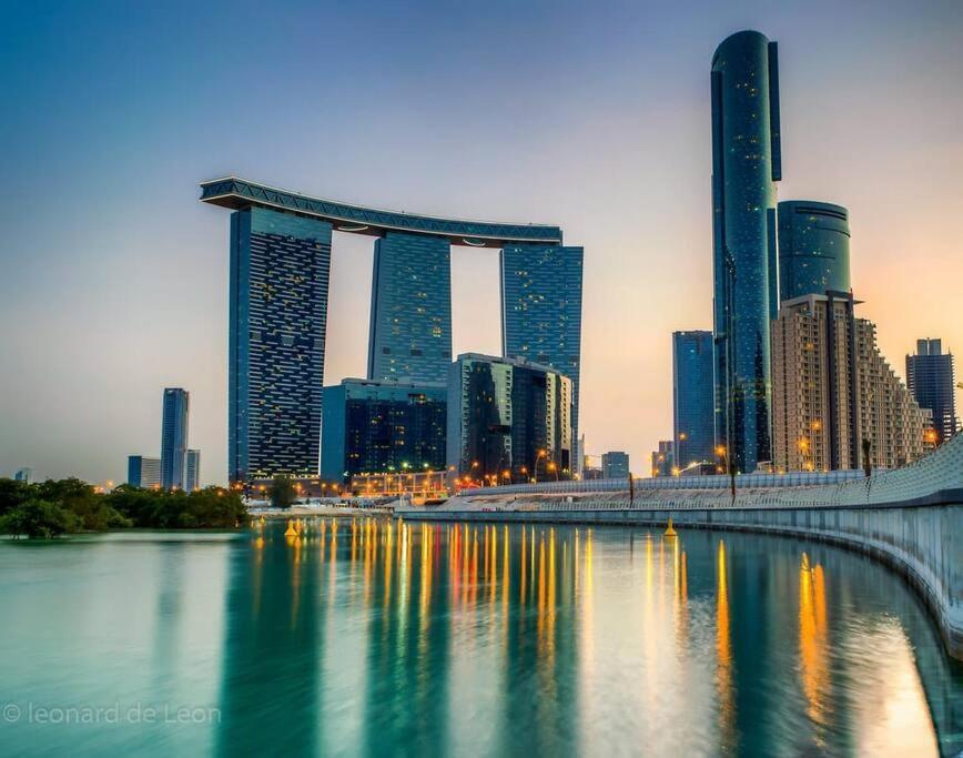 Cozy 1Br In Iconic Tower Apartment Abu Dhabi Luaran gambar